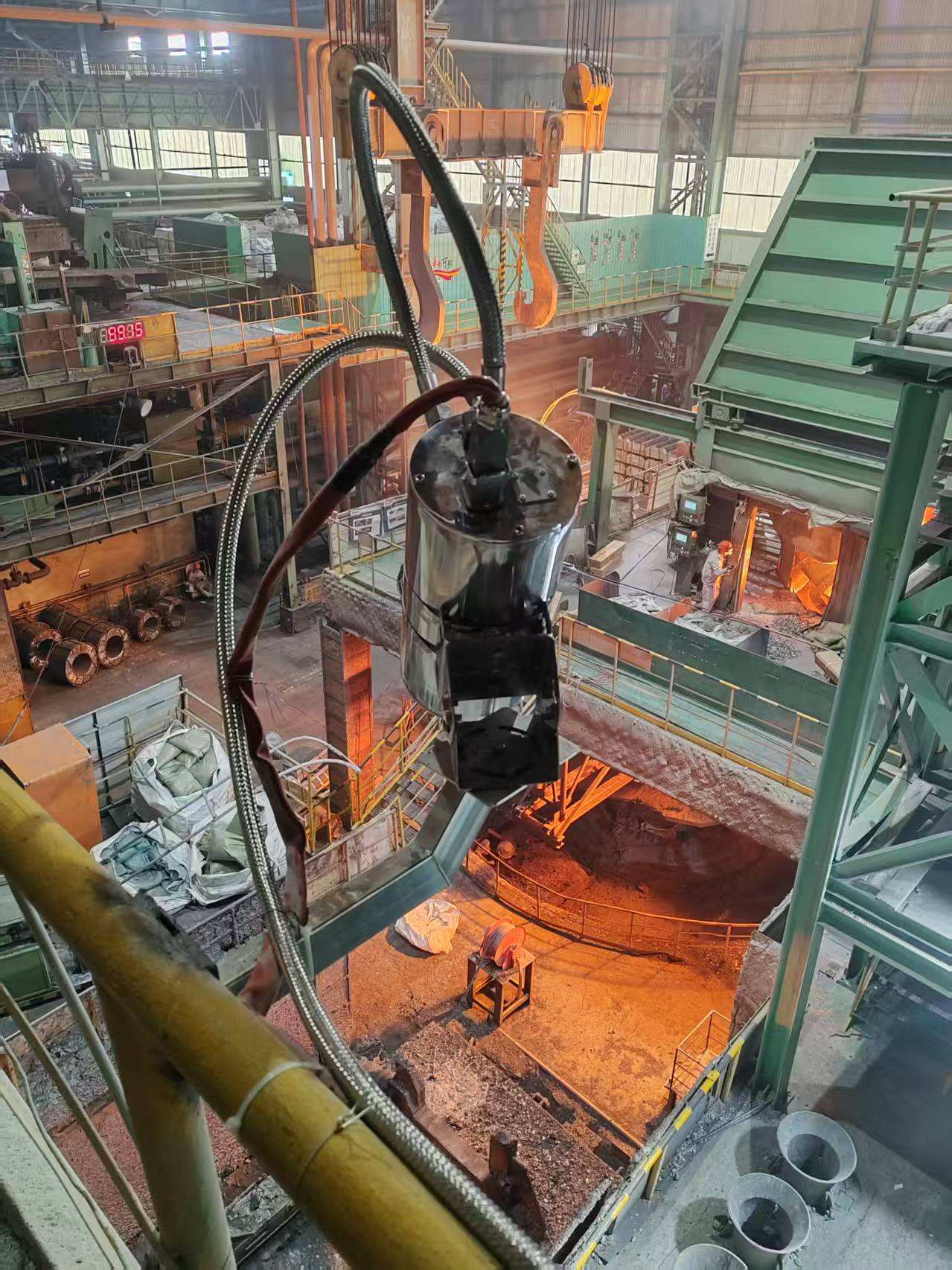 RB-Zkcam-GB steel ladle visualization system operating in steelmaking workshop